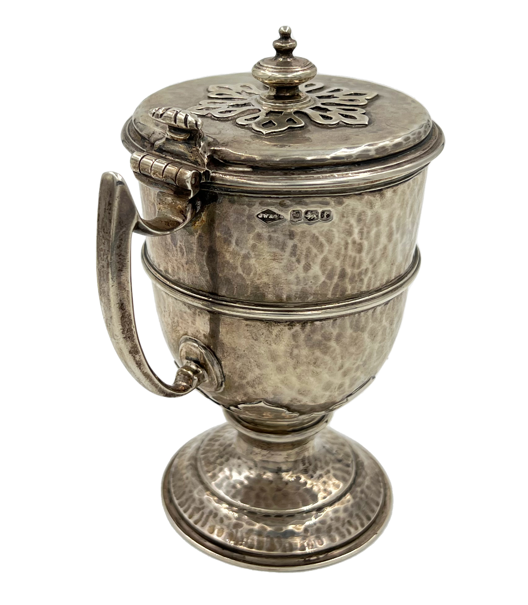 A SMALL VICTORIAN HAMMERED SILVER LIDDED FLAGON WITH A YACHTING INTEREST ENGRAVING - Image 4 of 6