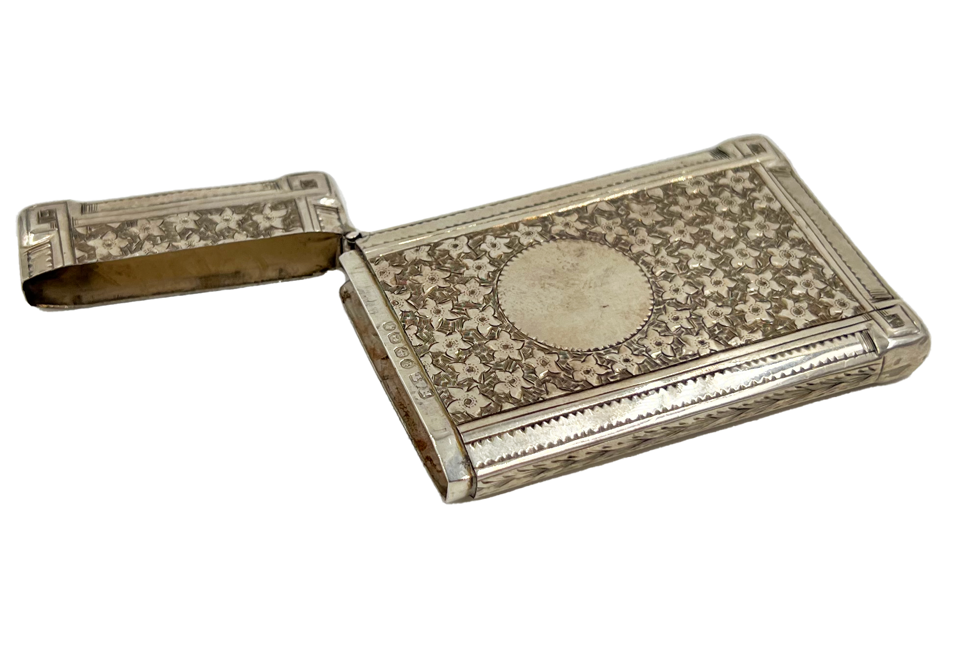 A SILVER CARD CASE WITH FLOWER DECORATION TO THE BODY, BIRMINGHAM, BY HILLIARD AND THOMASON, 1866 - Image 3 of 4