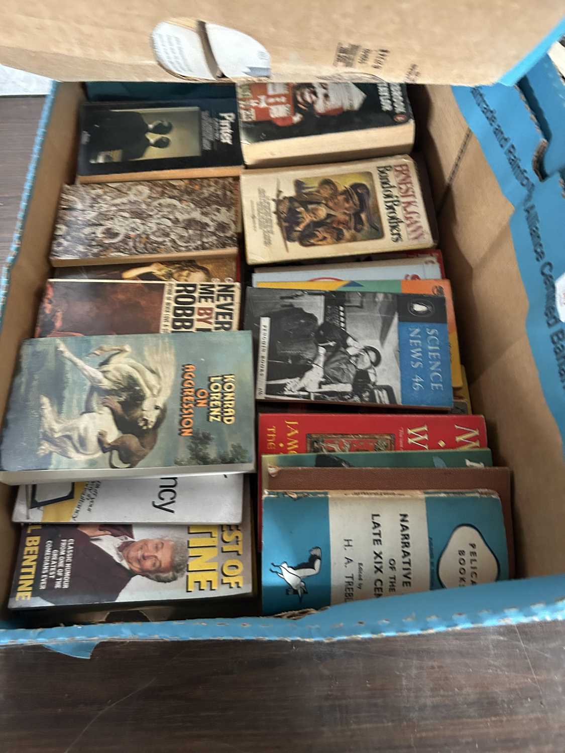 Mixed Lot: Approx 40 small format novels - Image 2 of 2