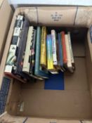 Box of mixed books including chess and gaming (726C)