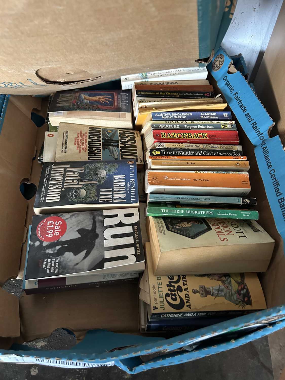 Mixed Lot: Approx 40 small format novels - Image 2 of 2