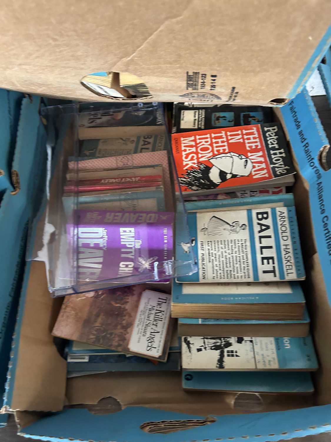 Mixed Lot: Approx 40 small format novels - Image 2 of 2