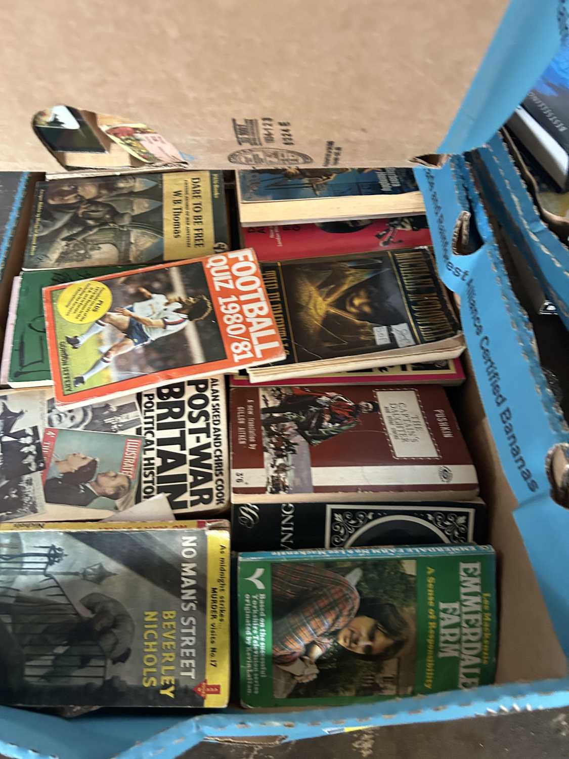 Mixed Lot: Approx 40 small format novels - Image 2 of 2