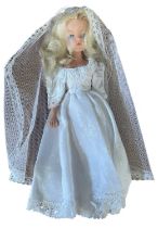 Beautiful Bride Sindy - Classic Fashions (Pedigree, 1983) In white bridal gown with net veil and