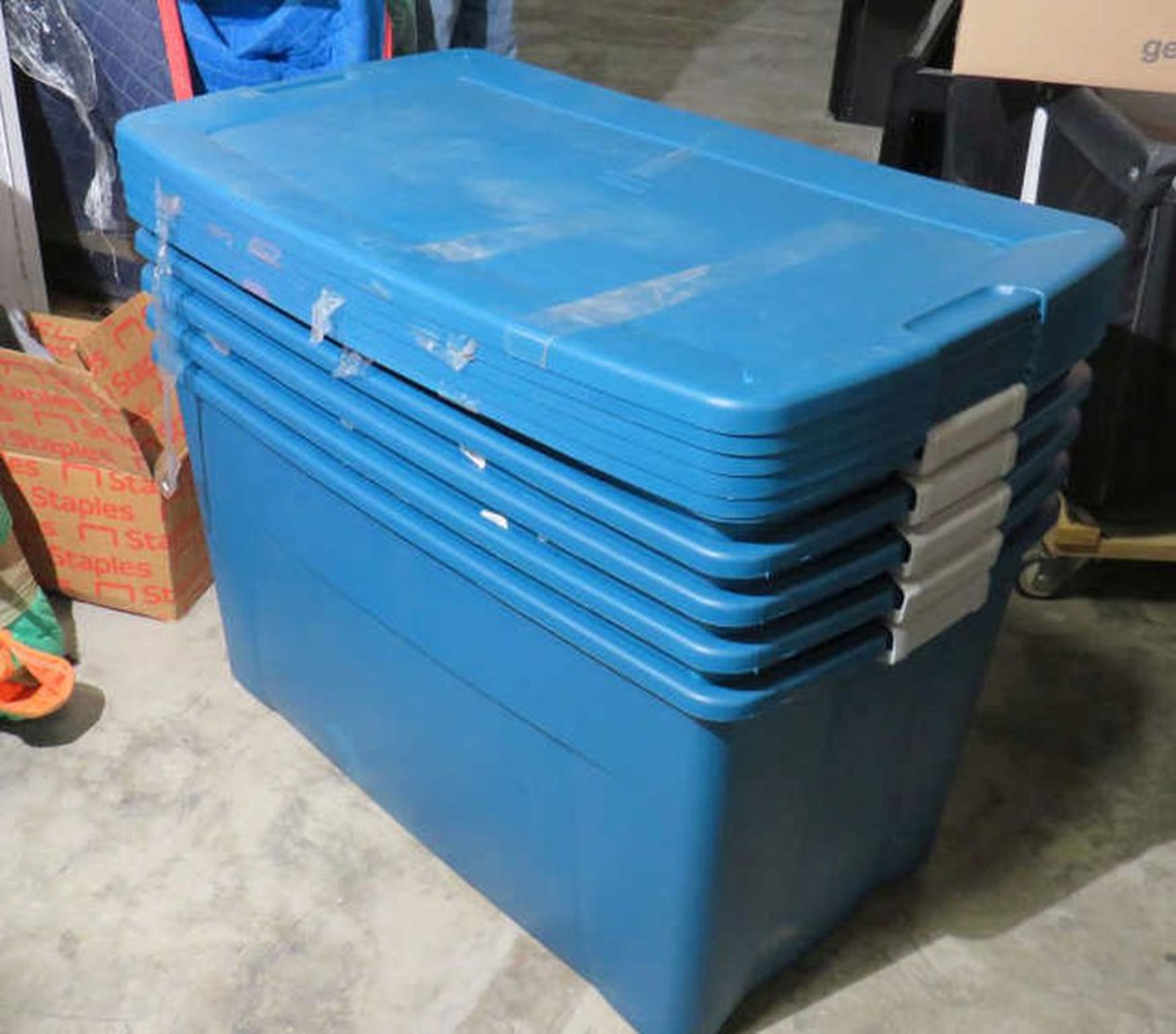 large blue totes with lids