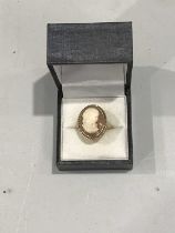 A 9ct gold cameo ring, with profile portrait of a lady in ruffed dress, within ropetwist border, 2cm