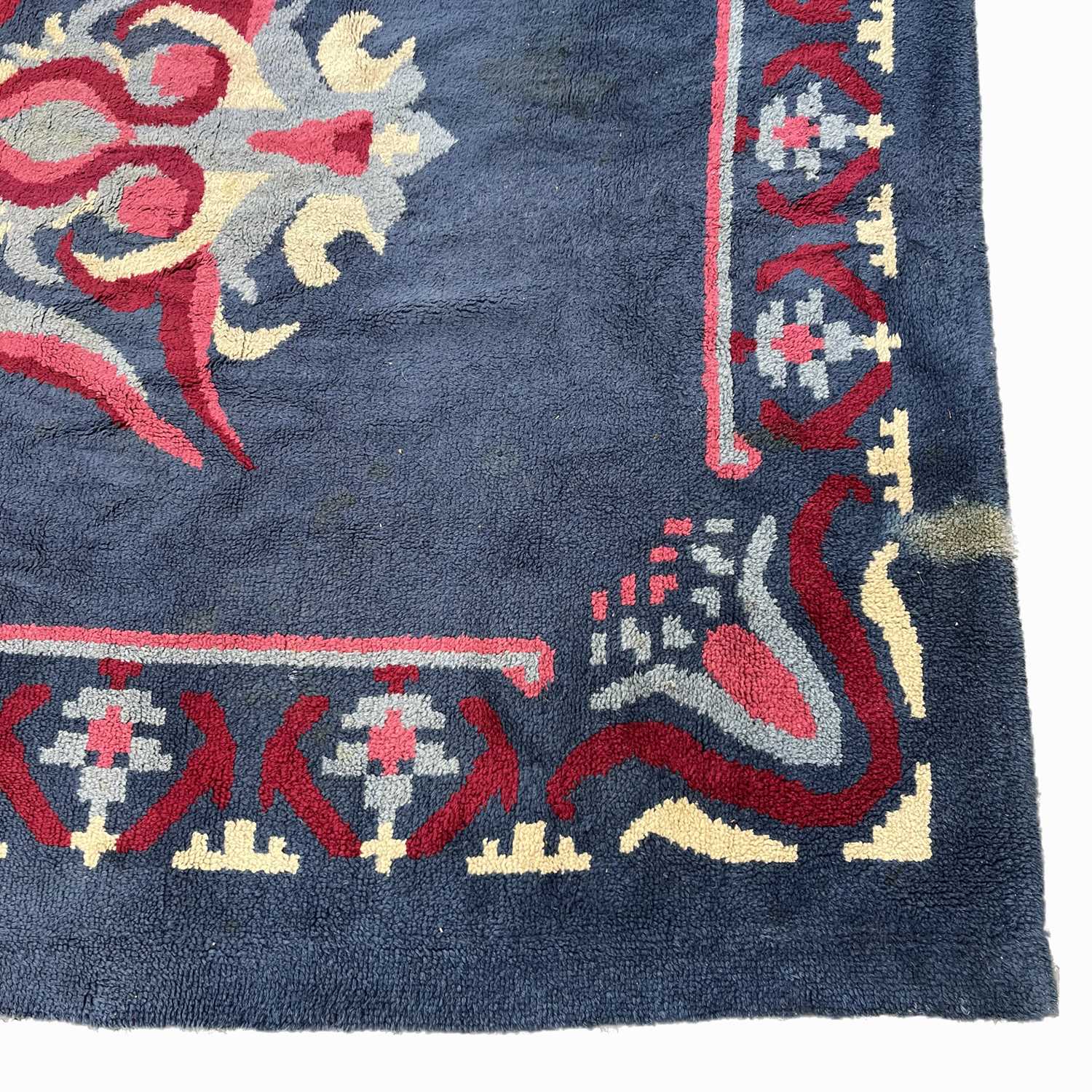 A large rug 295 x 548 cm - Image 3 of 4