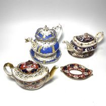 A Barr Flight and Barr period Worcester teapot and stand, circa 1810, oval form decorated with a