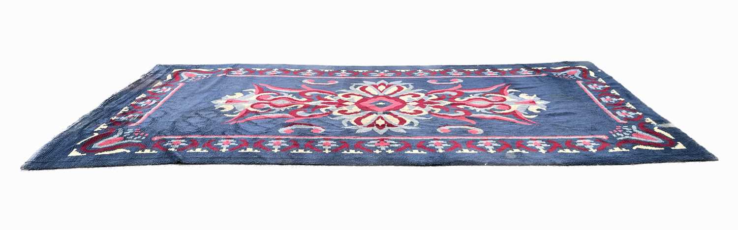A large rug 295 x 548 cm - Image 2 of 4