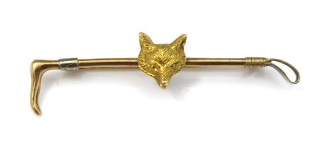 A 9ct gold hunting bar brooch, in the form of a riding crop and fox mask, 5.5cm long, 2.9g