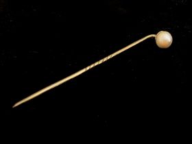 A freshwater Tay pearl stick pin, 9ct gold, Birmingham 1982