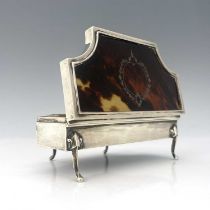 A George V silver and tortoiseshell jewellery or ring box, of rectangular form with dual canted