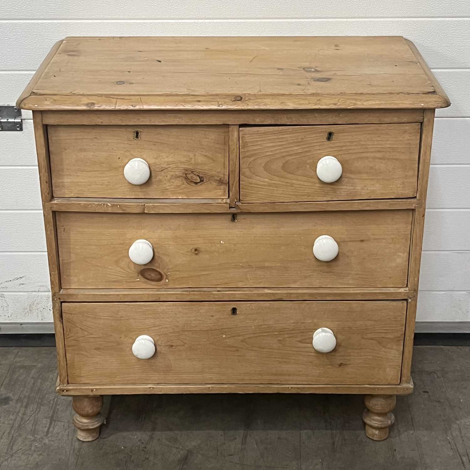 A chest of drawers, fitted four drawers: two short over two long, on turned feet W: 85 cm D: 48.5 cm - Image 2 of 2