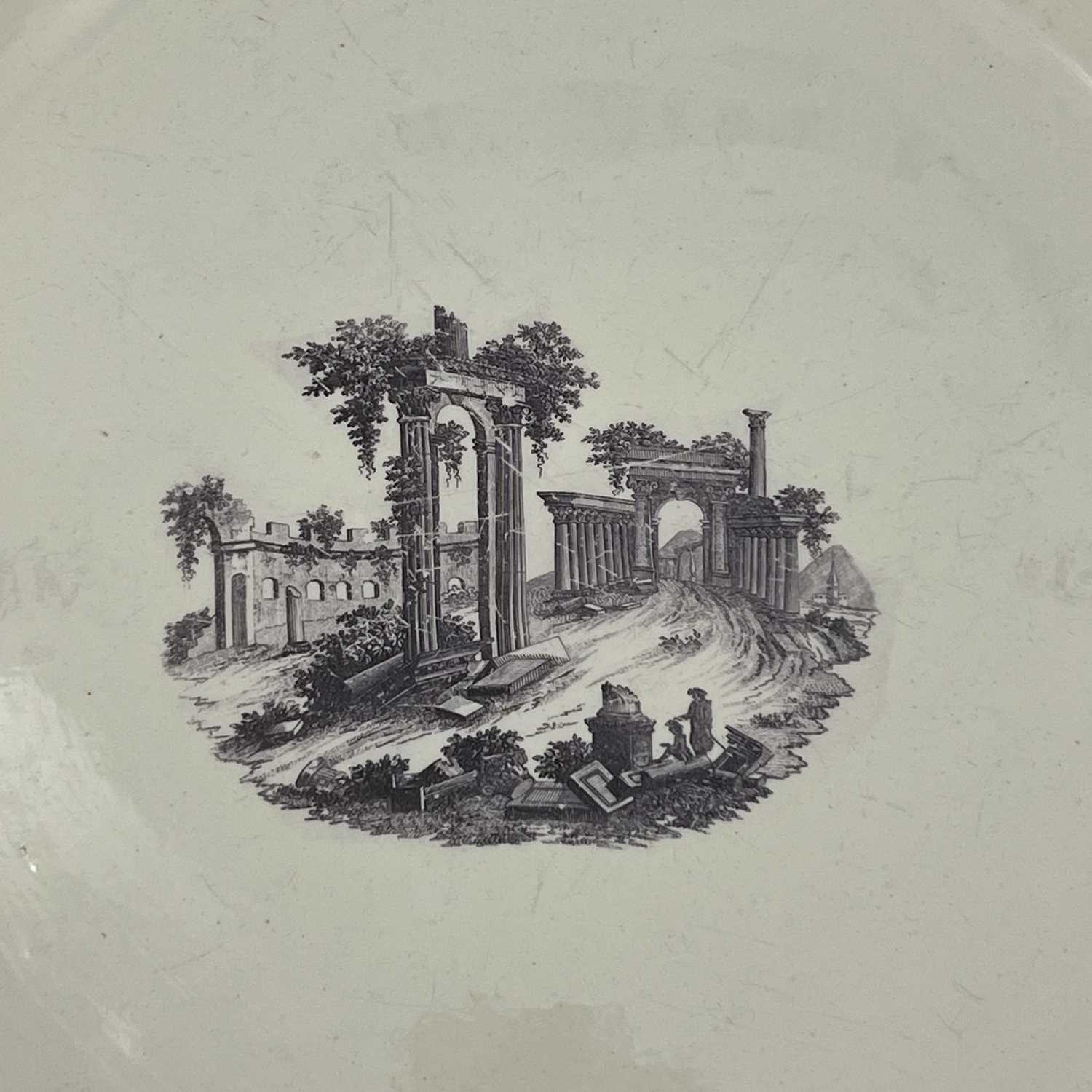 A large English creamware charger, 18th century, decorated with an image of Palmyra. 39 cm - Image 2 of 3