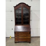 An Edwardian bureau-bookcase W: 94 cm D: 49 cm H: 230 cm