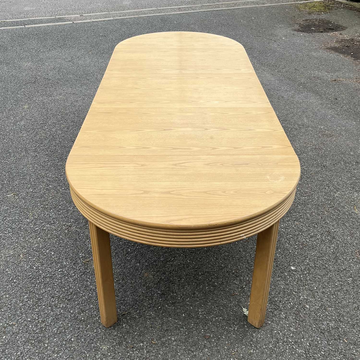 A contemporary pale oak dining table, reeded frieze, on reeded block legs, with three leaves, with a - Image 5 of 6