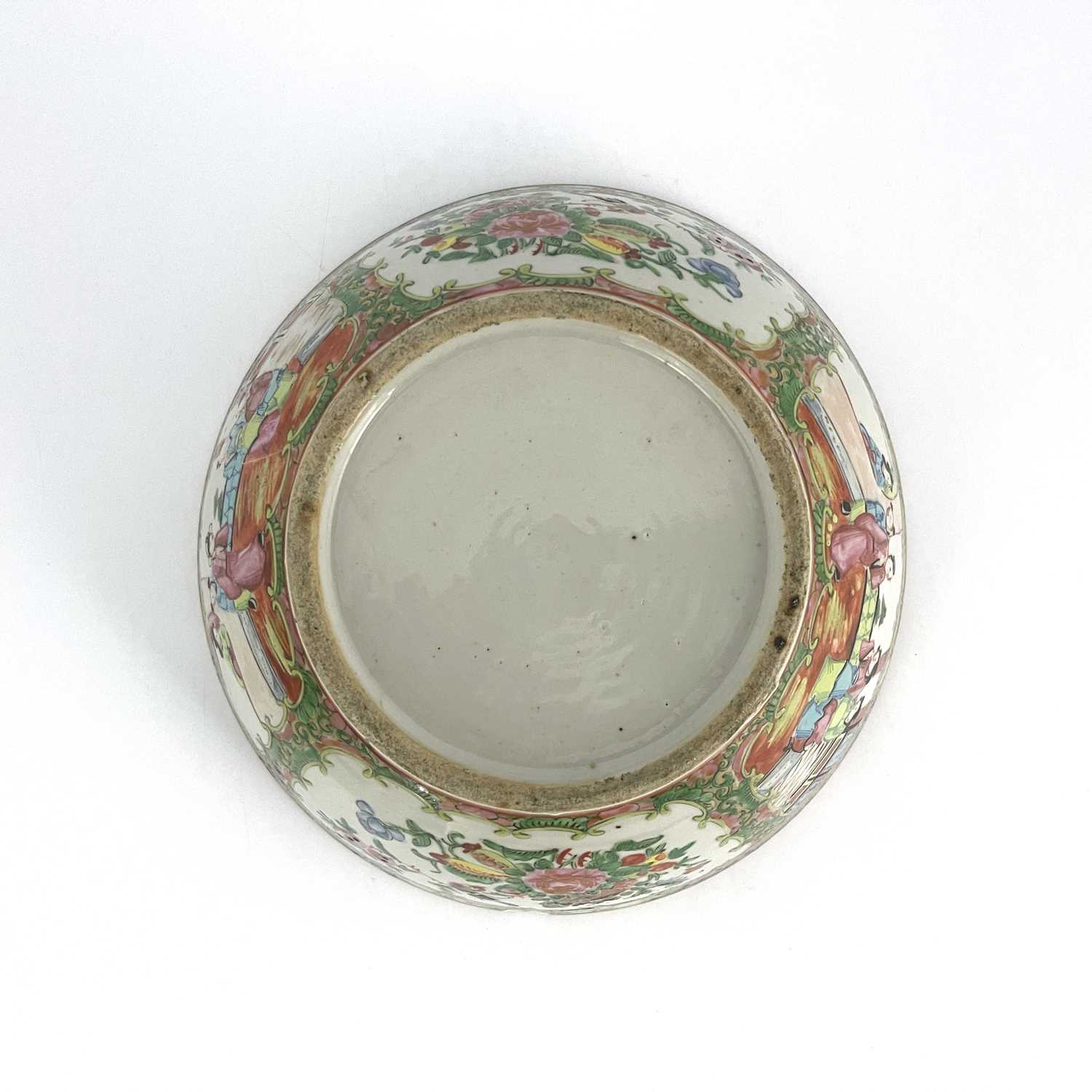 A Chinese Canton Famille rose bowl, Qing Dynasty, 19th Century, decorated with panels of narrative - Image 7 of 7