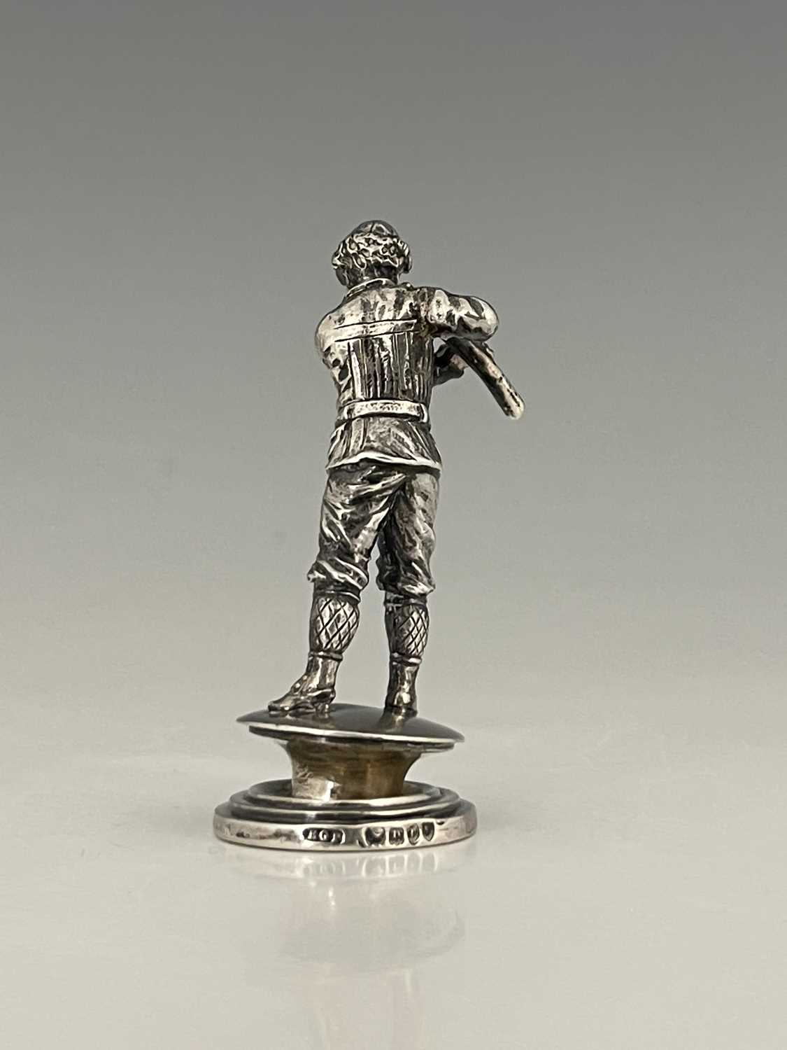 A Victorian silver figure, cast and modelled as a figure in hunting dress, possibly continental in - Bild 3 aus 6