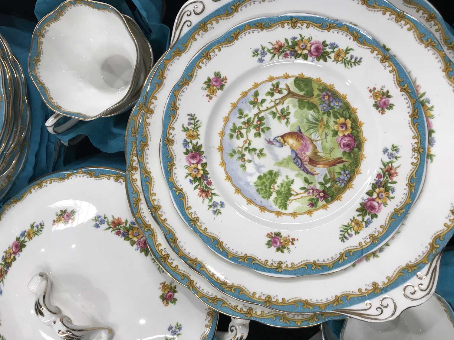 A Royal Albert Chelsea Bird pattern part Dinner Service Service, ( 3 Trays ) - Image 2 of 3