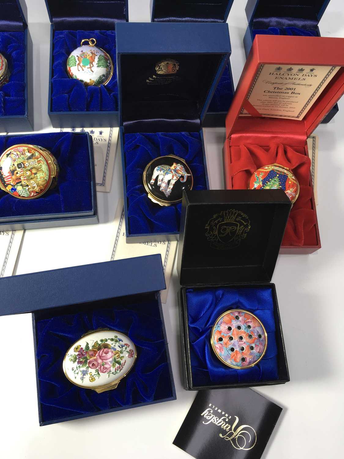 Nine Halcyon Days enamelled trinket/patch boxes, various forms and designs including commemorative - Image 5 of 5