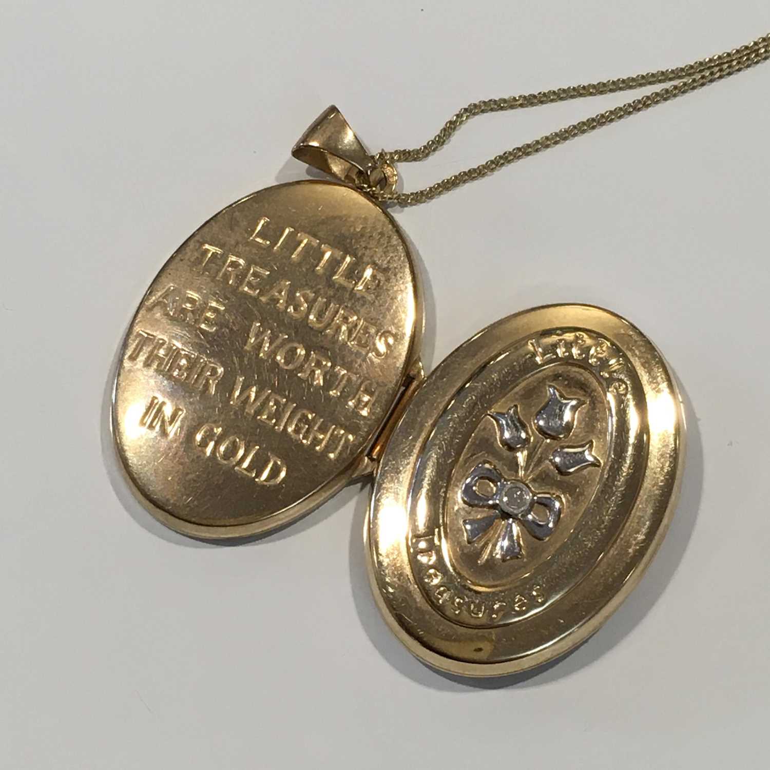 A 9ct gold locket pendant, with chain - Image 2 of 2
