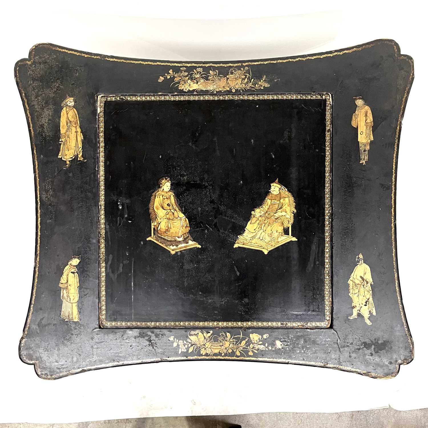 A Chinese black lacquered and gilt games table, Qing Dynasty, inverted top decorated with gilt - Bild 5 aus 7