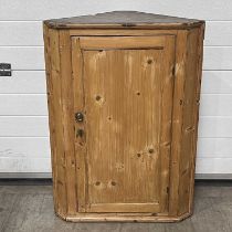 A Victorian pine corner cupboard, fitted three shelves W: 67.5 cm D: 36 cm H: 95 cm
