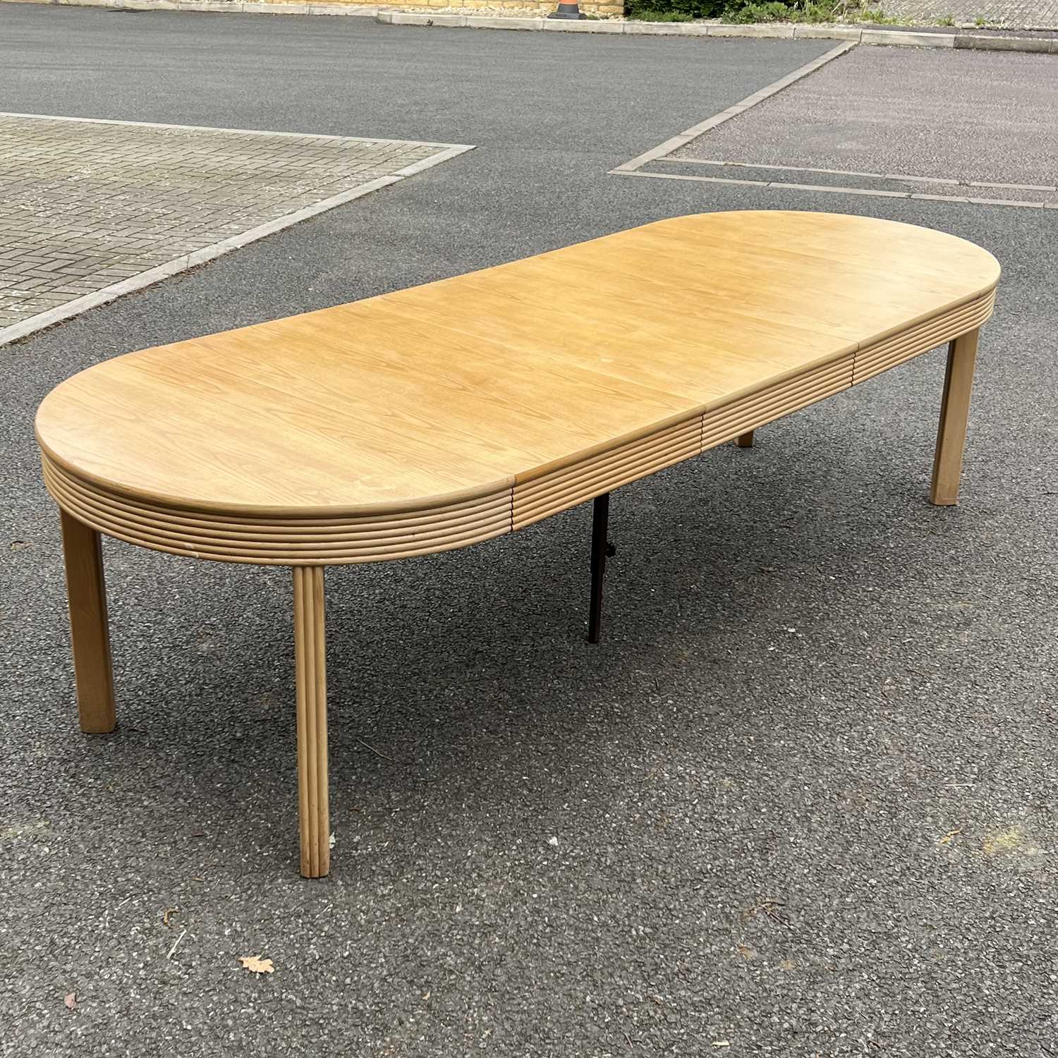 A contemporary pale oak dining table, reeded frieze, on reeded block legs, with three leaves, with a - Image 4 of 6