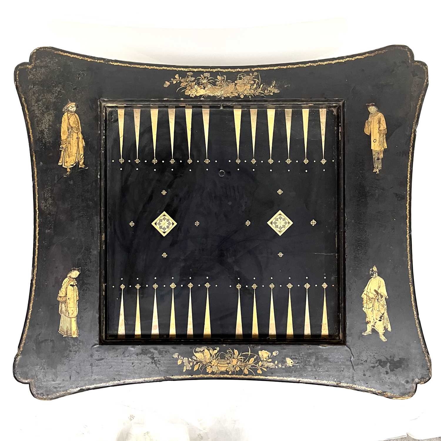 A Chinese black lacquered and gilt games table, Qing Dynasty, inverted top decorated with gilt - Bild 4 aus 7