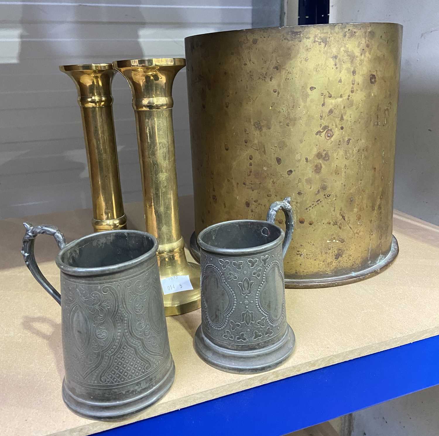 Large shell case adapted as container/jardiniere, two decorative pewter tankards and two brass