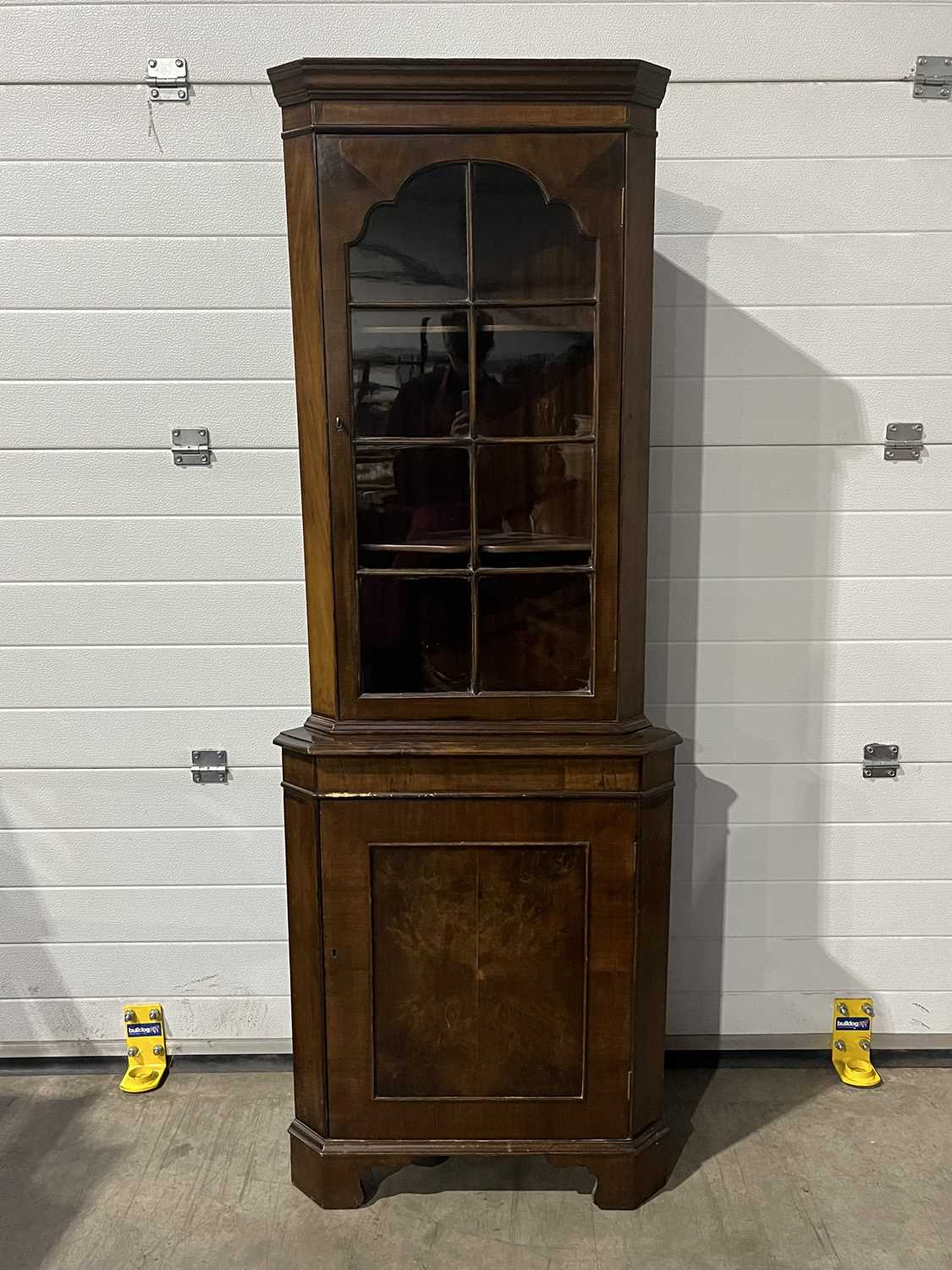 Georgian corner standing vitrine W: 67 cm D: 45 cm H: 181.5 cm