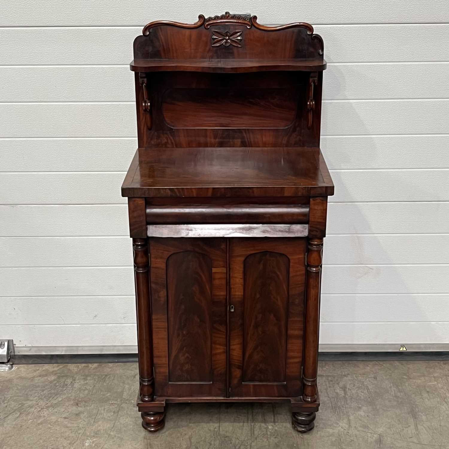 A mahogany chiffonier, fitted single drawer above cupboard doors W: 60.5 cm D: 42.5 cm H: 131 cm - Image 3 of 3