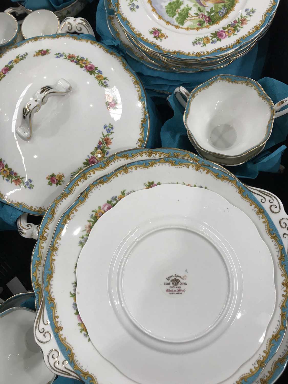 A Royal Albert Chelsea Bird pattern part Dinner Service Service, ( 3 Trays ) - Image 3 of 3