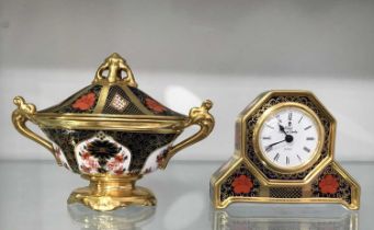 A Royal Crown Derby Old Imari pattern solid gold band desk clock, 10cm high, together with a Royal