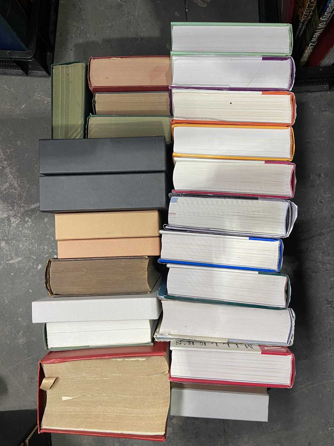 A quantity of books including hardback, paperback, fiction, reference, hobby, travel etc; Reginald - Image 11 of 18