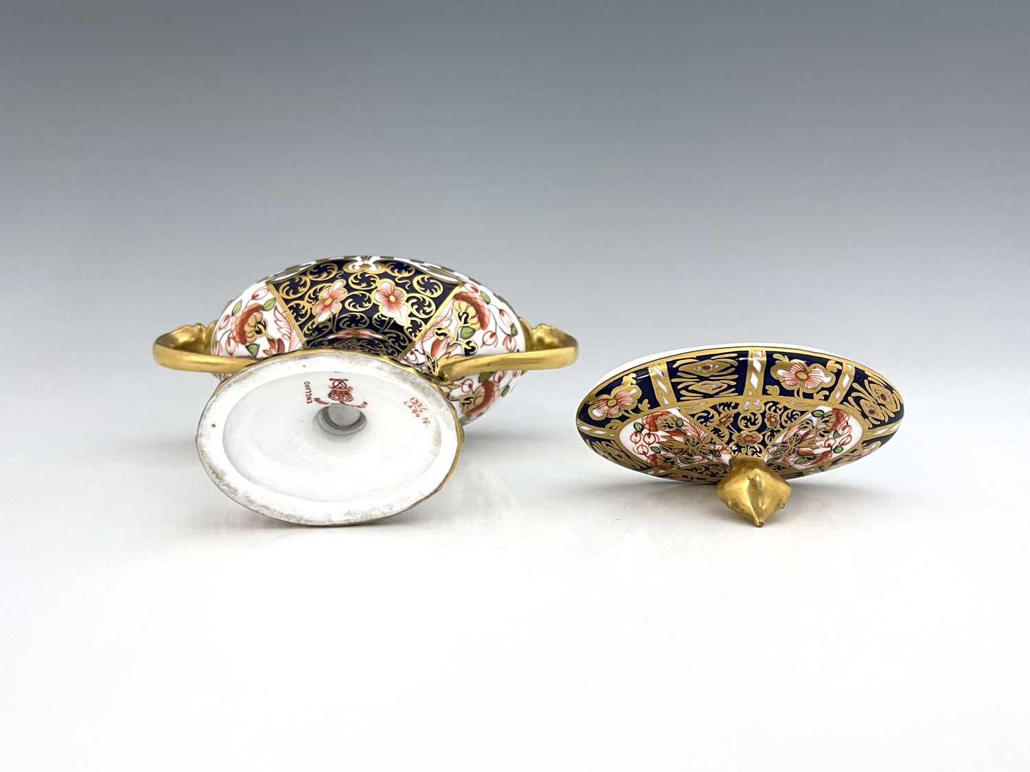 A collection of Royal Crown Derby Imari plates and a pedestal twin handled vase and cover, early - Image 5 of 5