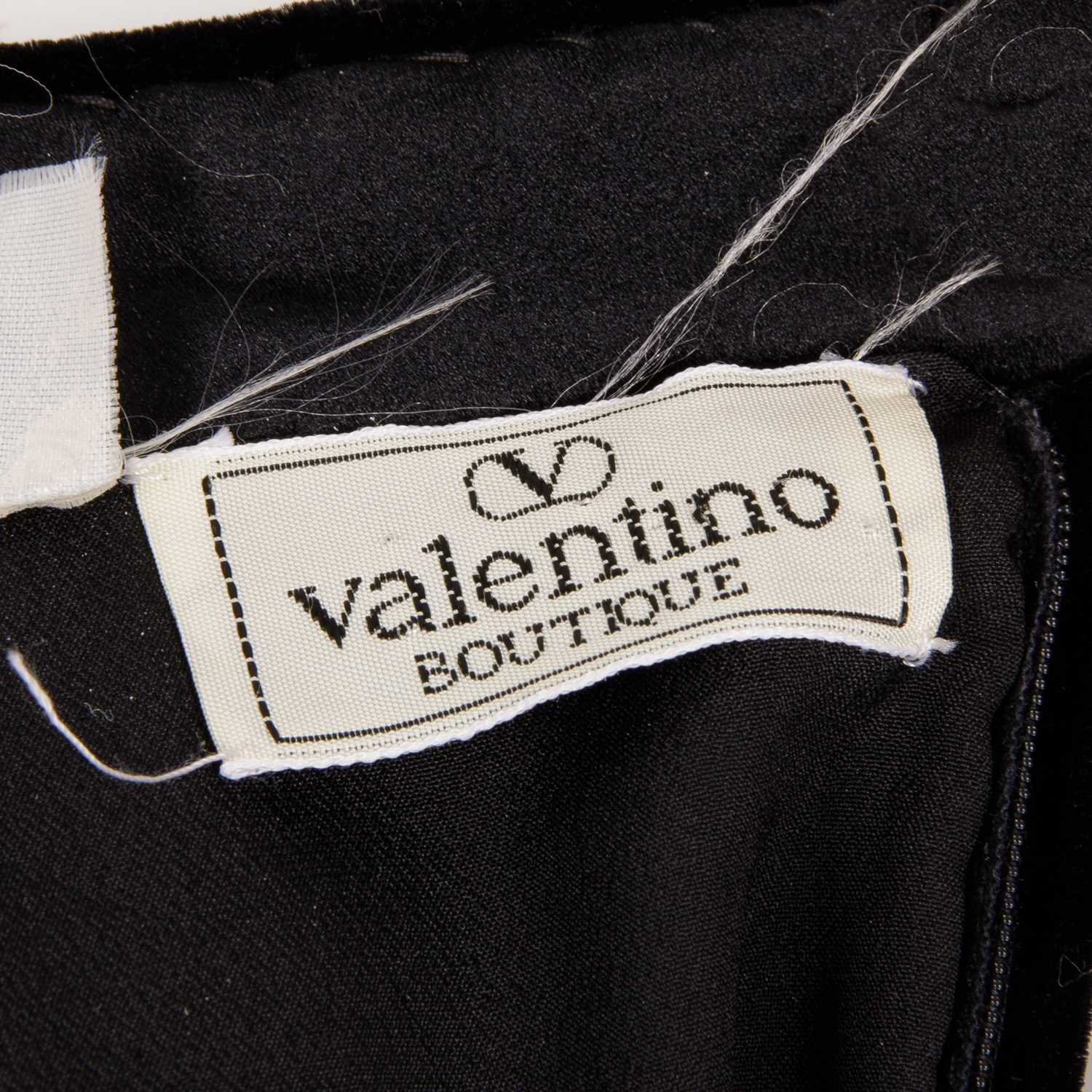 Valentino, two vintage dresses, to include a dark blue velvet dress by Valentino Boutique, featuring - Image 4 of 7