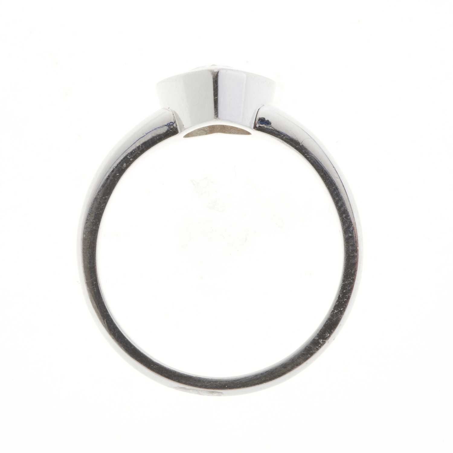 A platinum heart-shape diamond single-stone ring - Image 2 of 4
