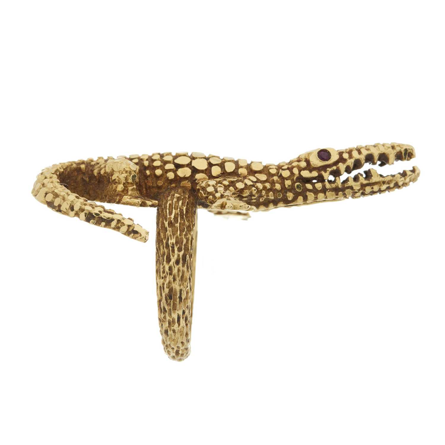 A gold alligator dress ring - Image 3 of 3