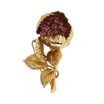 An 18ct gold pink sapphire flower brooch