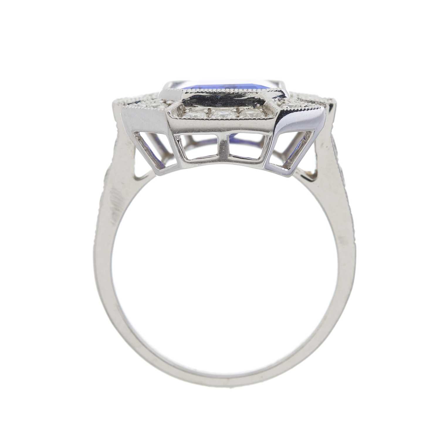 An 18ct gold tanzanite and diamond cluster dress ring - Image 2 of 3