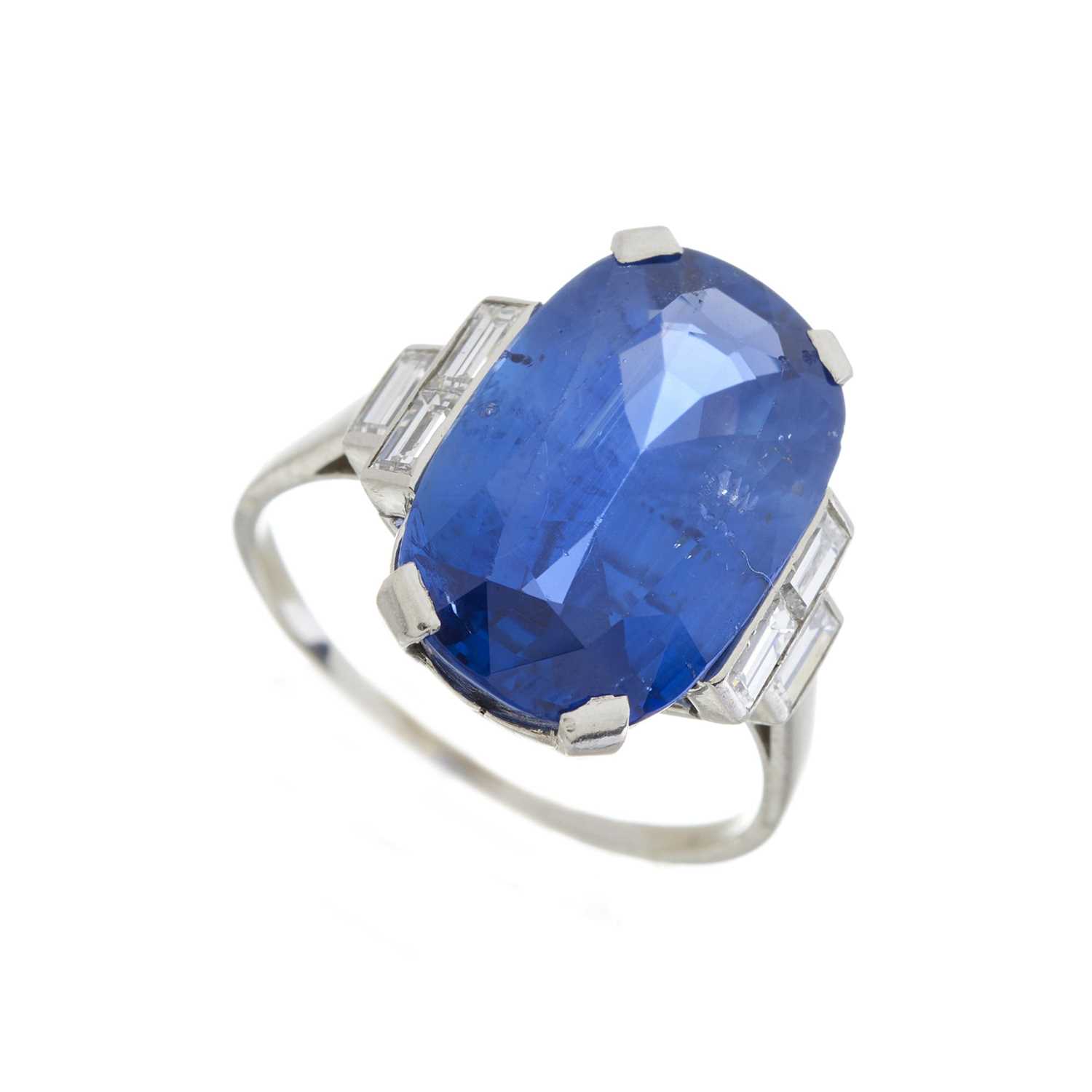 An Art Deco platinum unheated Sri Lankan sapphire and diamond dress ring - Image 2 of 3