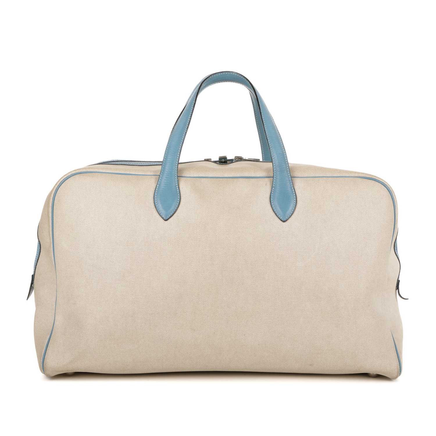 Hermes, a 2000 toile Victora GM 50 travel bag, crafted from beige toile canvas with blue leather - Image 2 of 6