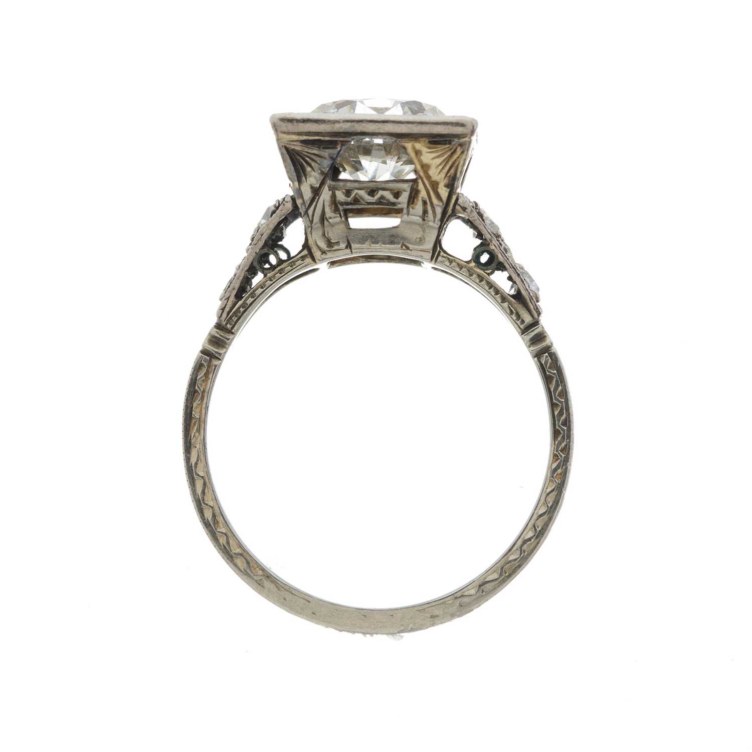 A Belle Epoque 18ct gold and platinum diamond single-stone ring - Image 2 of 3