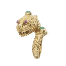 An 18ct gold gem-set lion ring