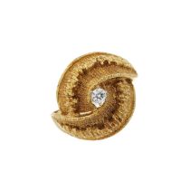 An 18ct gold diamond dress ring