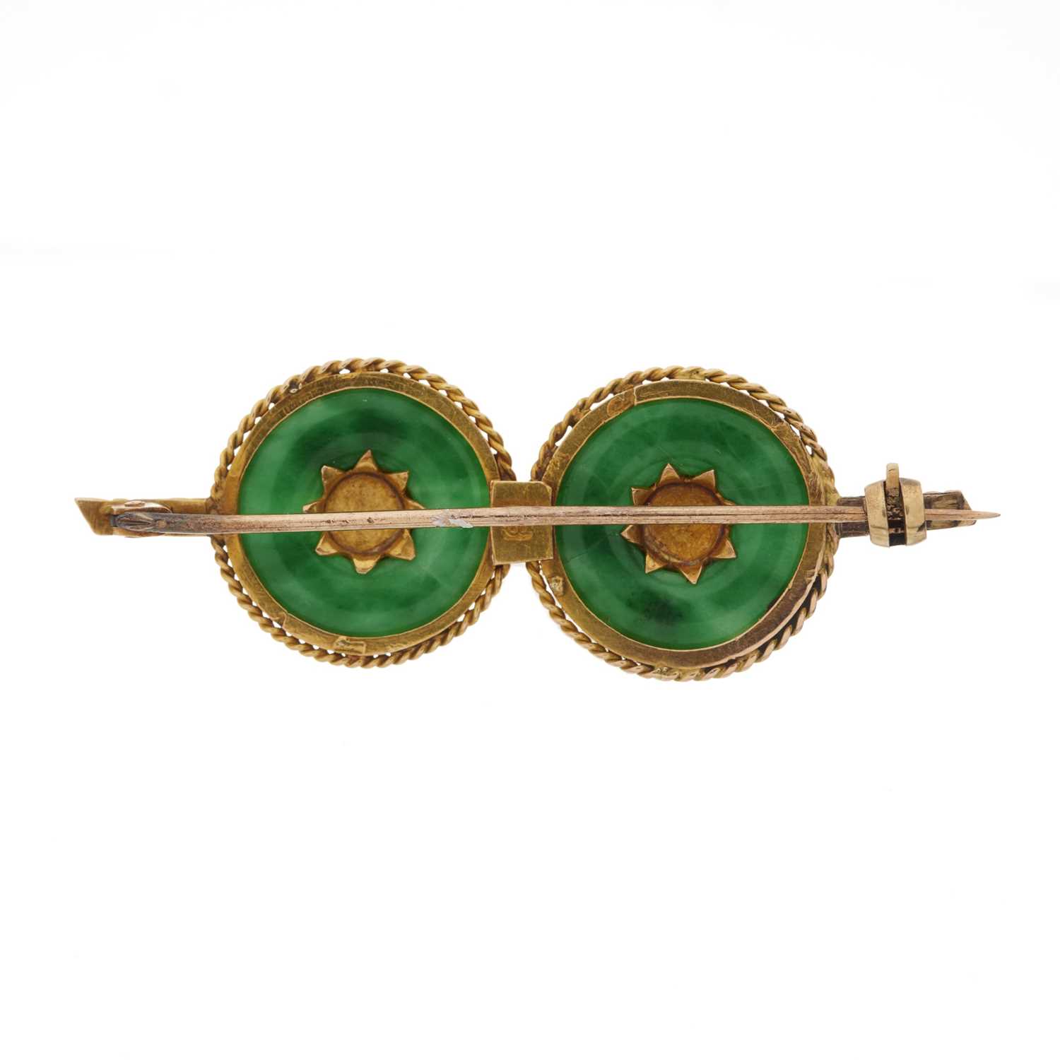 An 18ct gold jade disc brooch - Image 2 of 2
