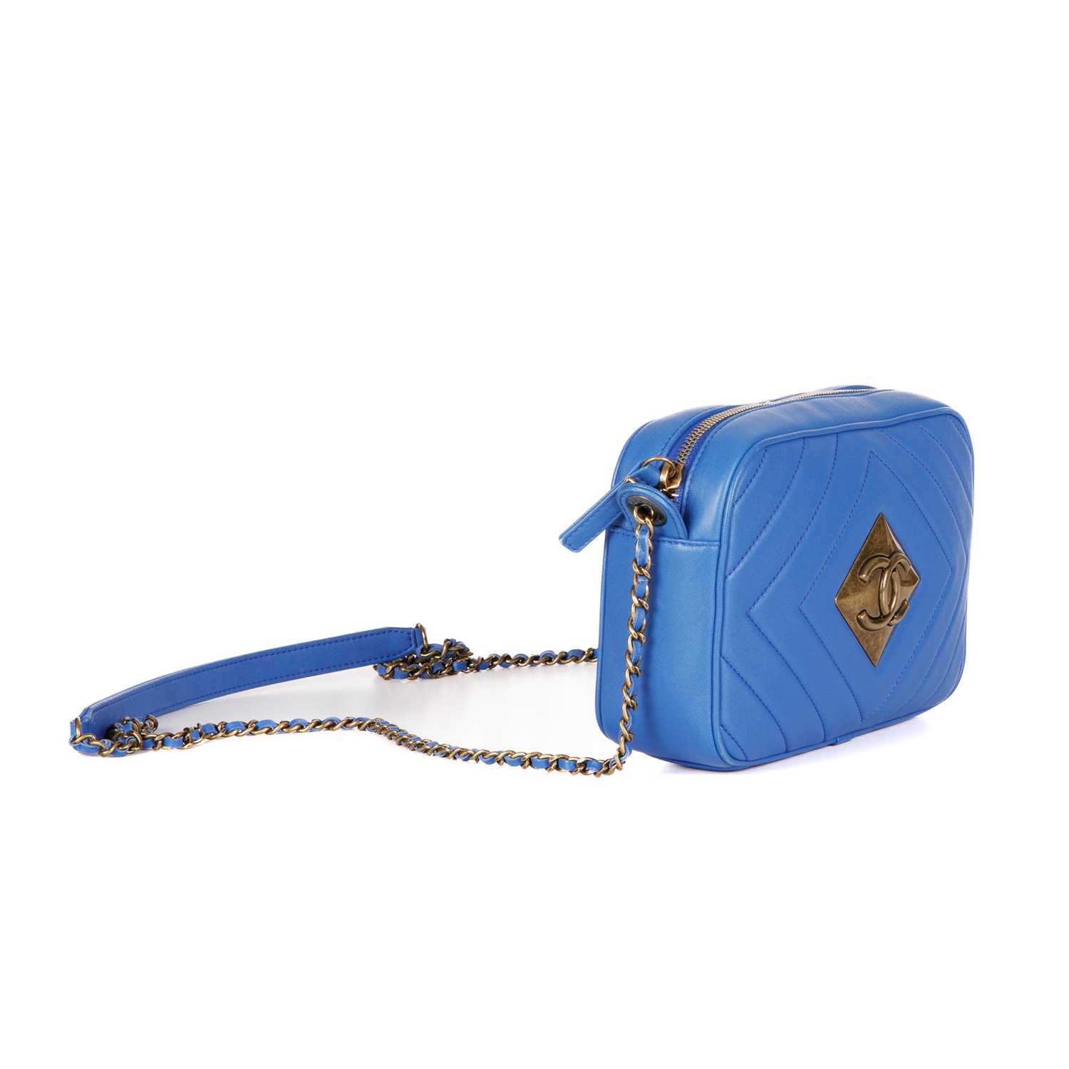 Chanel, a Pyramid camera bag, featuring a blue diamond-quilted leather exterior, with aged gold-tone - Image 3 of 4