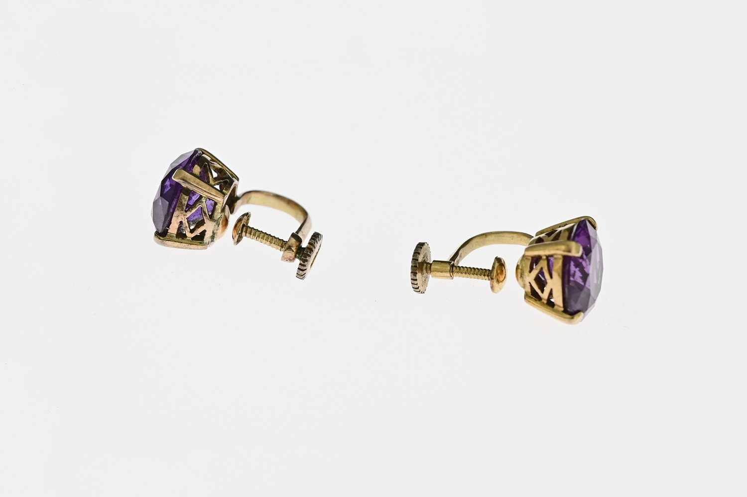 A pair of 14 carat gold and synthetic colour change sapphire earrings, screw fixing, 1cm diameter, - Image 2 of 2