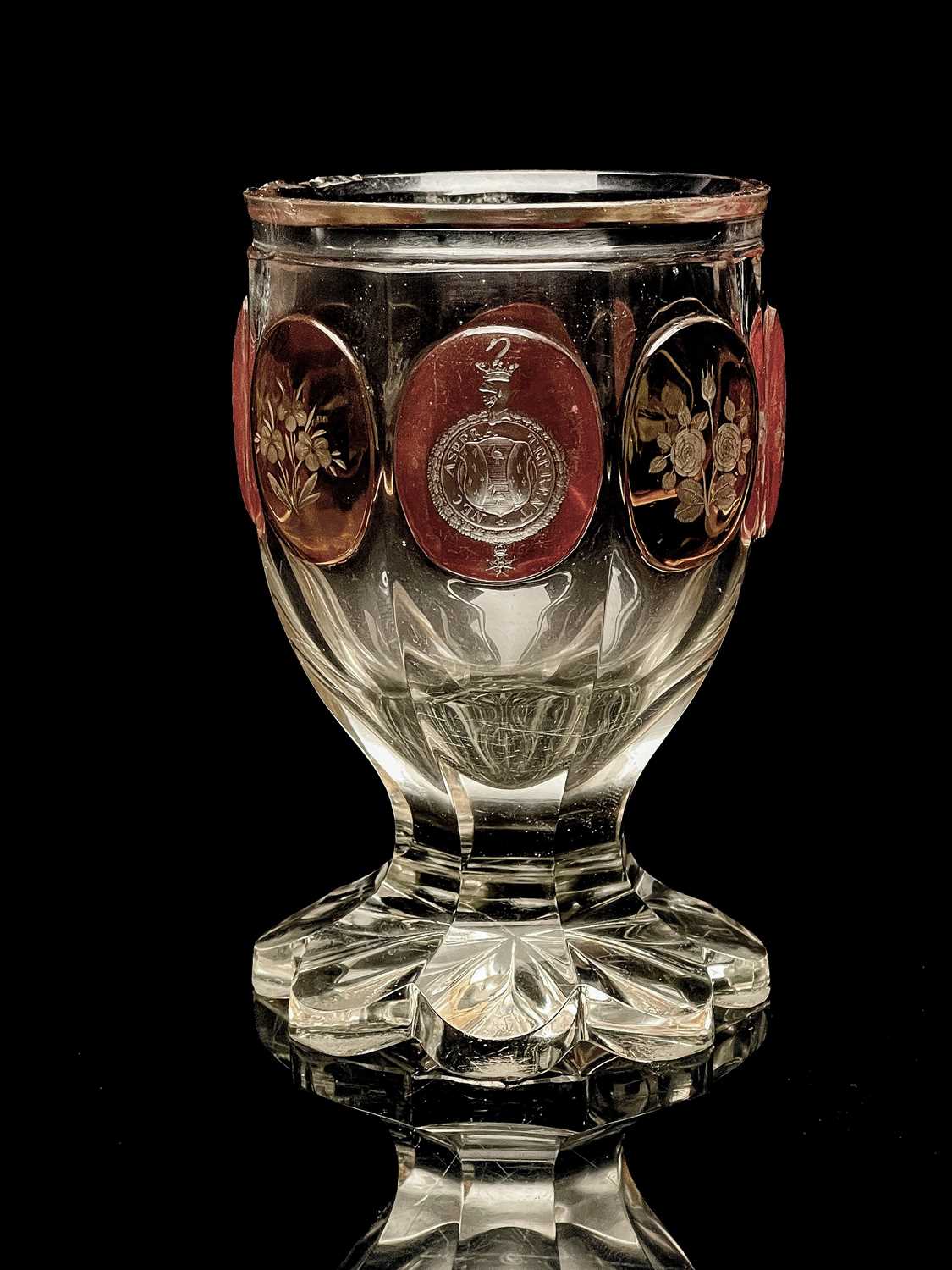 A Bohemian heraldic cameo glass vase, circa 1835, heavy slice cut chalice form with petal base, - Bild 8 aus 8